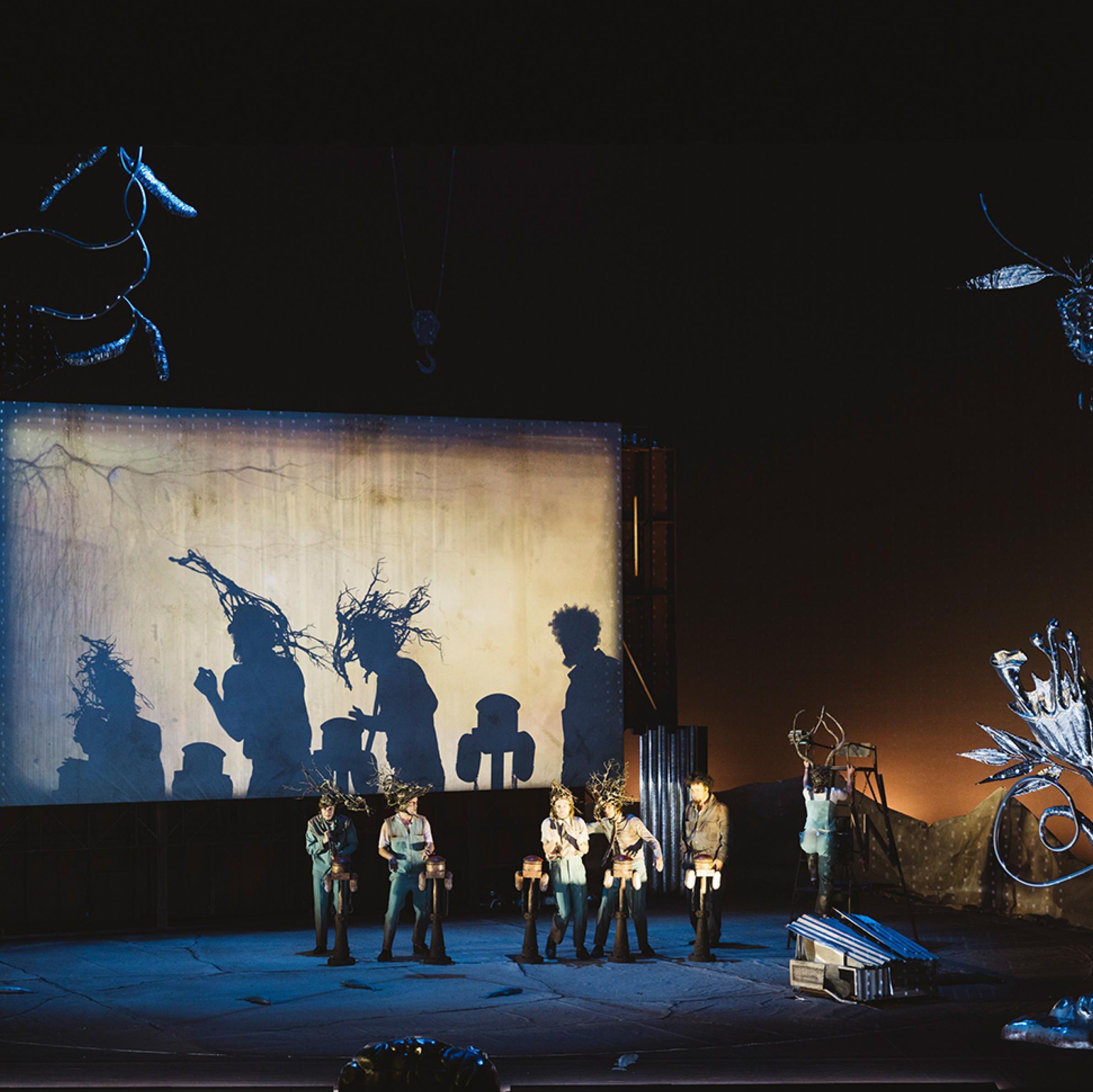 Photo of 14.10. Premiere mit neuster Regiearbeit Die Maschine oder: Über allen Gipfeln ist Ruh am Schauspielhaus Hamburg
